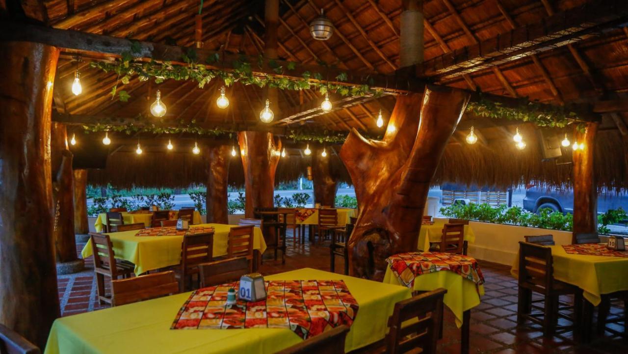 Hotel Y Restaurante Meson Del Gitano Caucasia Exterior photo
