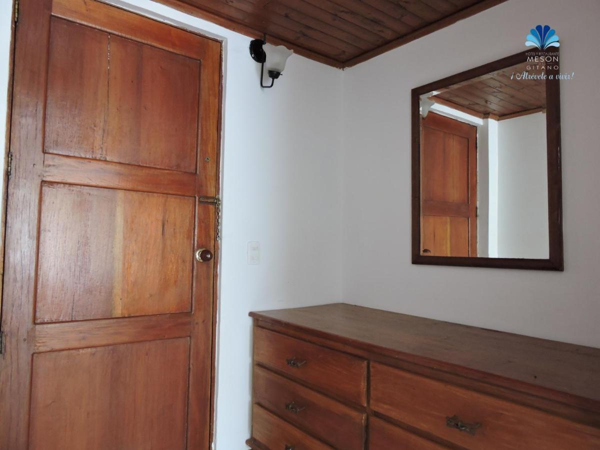 Hotel Y Restaurante Meson Del Gitano Caucasia Room photo