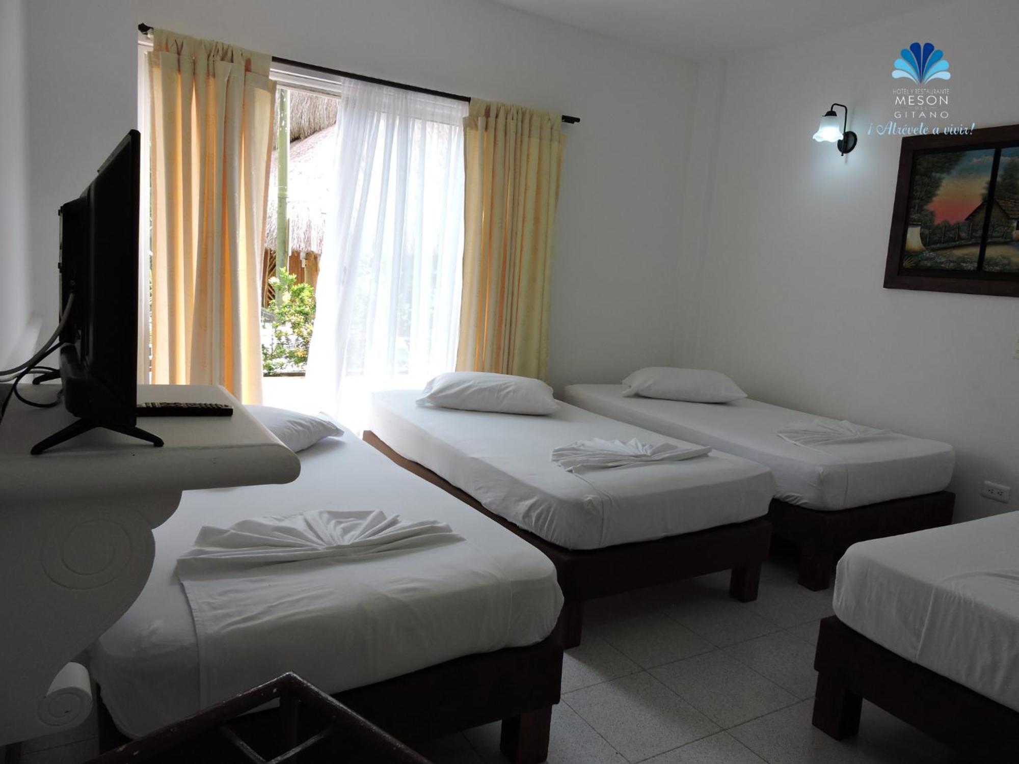 Hotel Y Restaurante Meson Del Gitano Caucasia Room photo