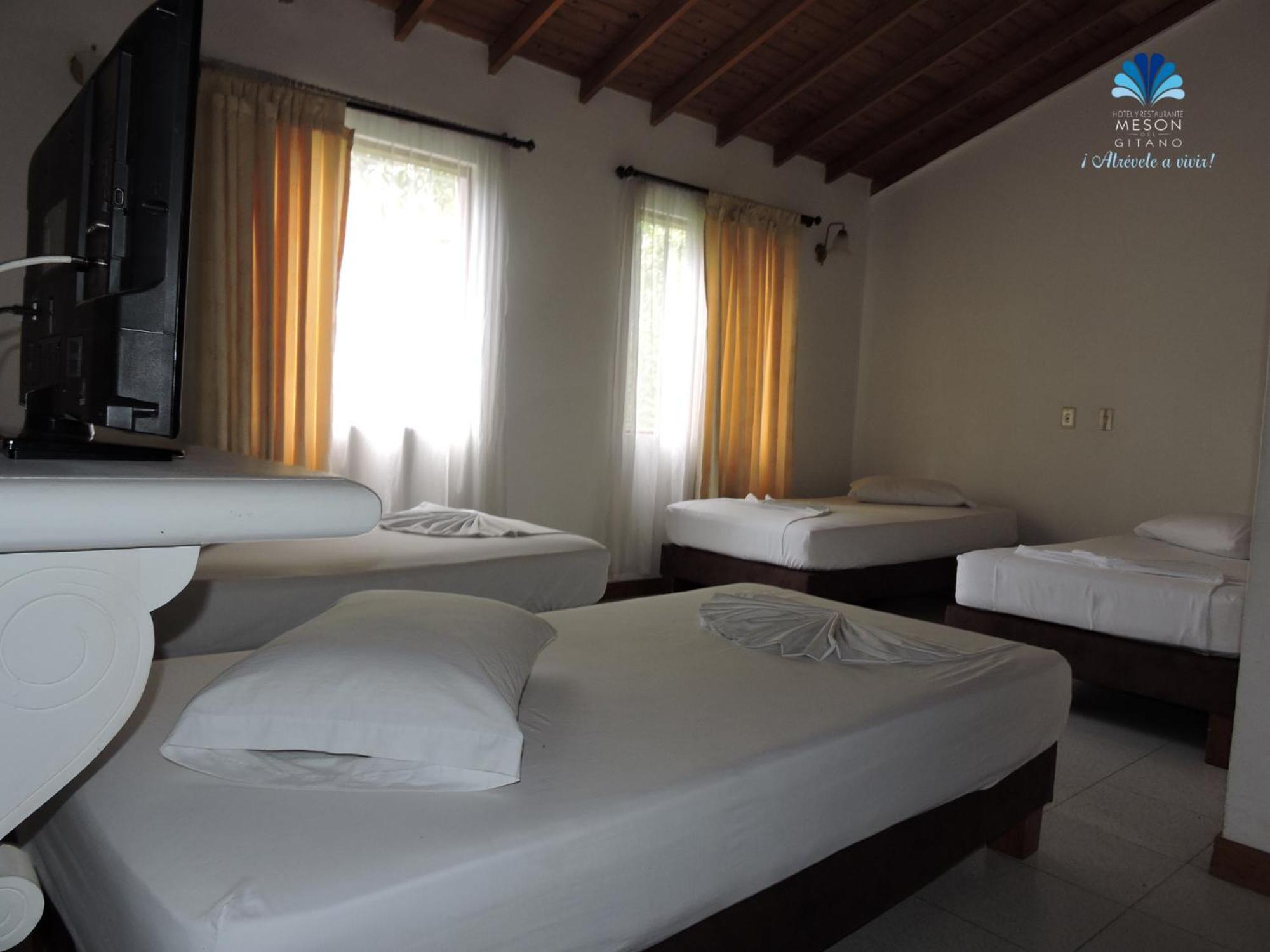 Hotel Y Restaurante Meson Del Gitano Caucasia Room photo