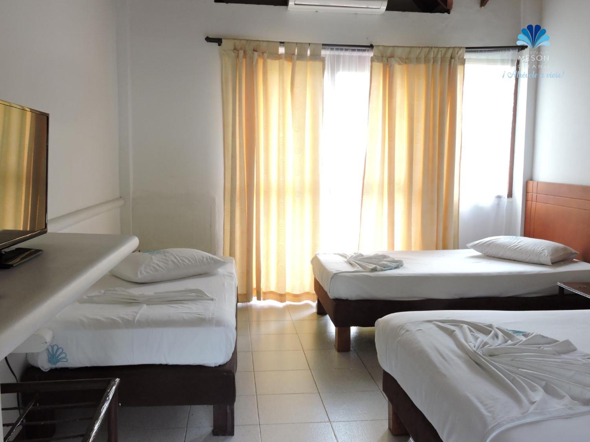 Hotel Y Restaurante Meson Del Gitano Caucasia Room photo