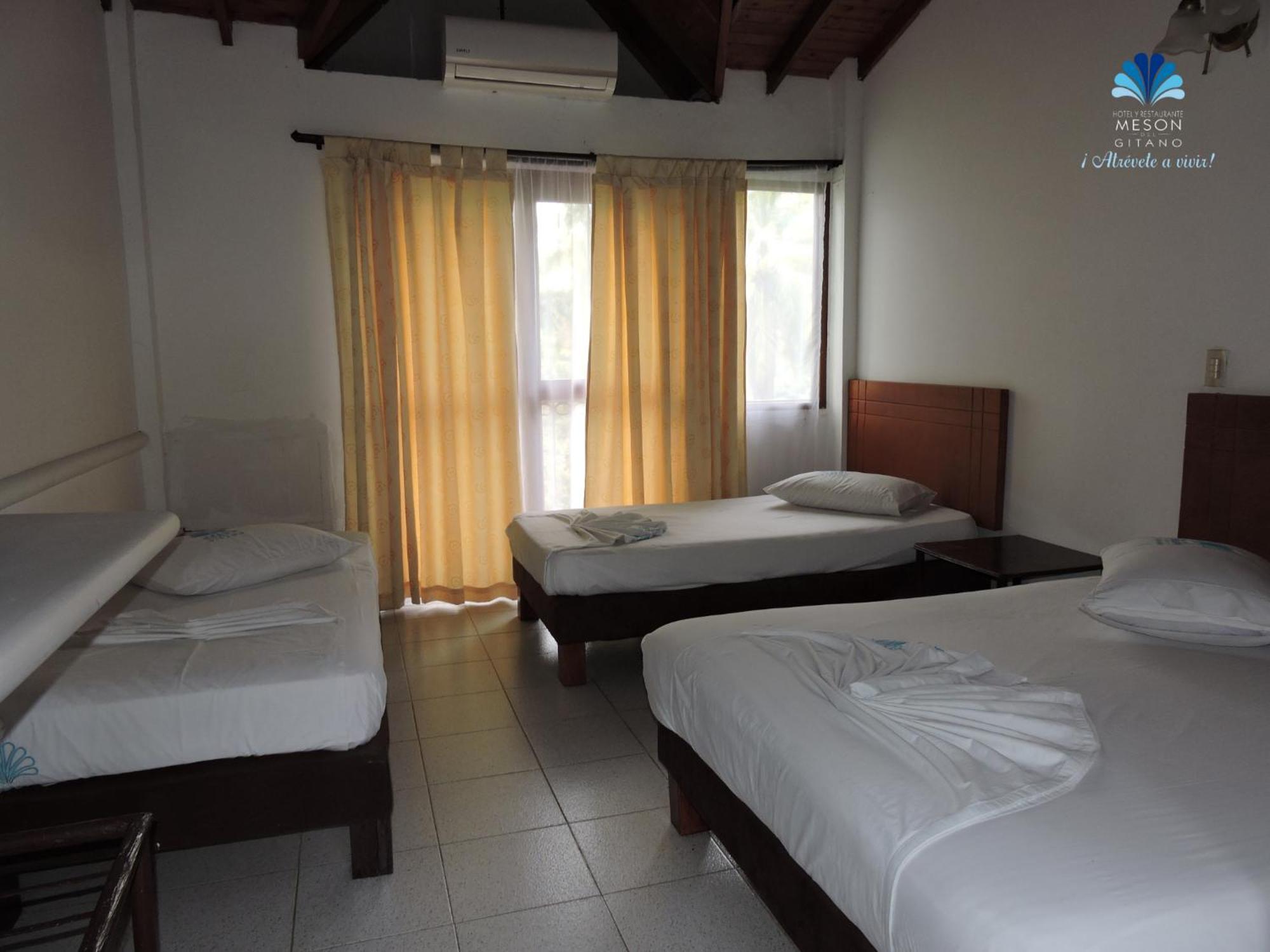 Hotel Y Restaurante Meson Del Gitano Caucasia Room photo