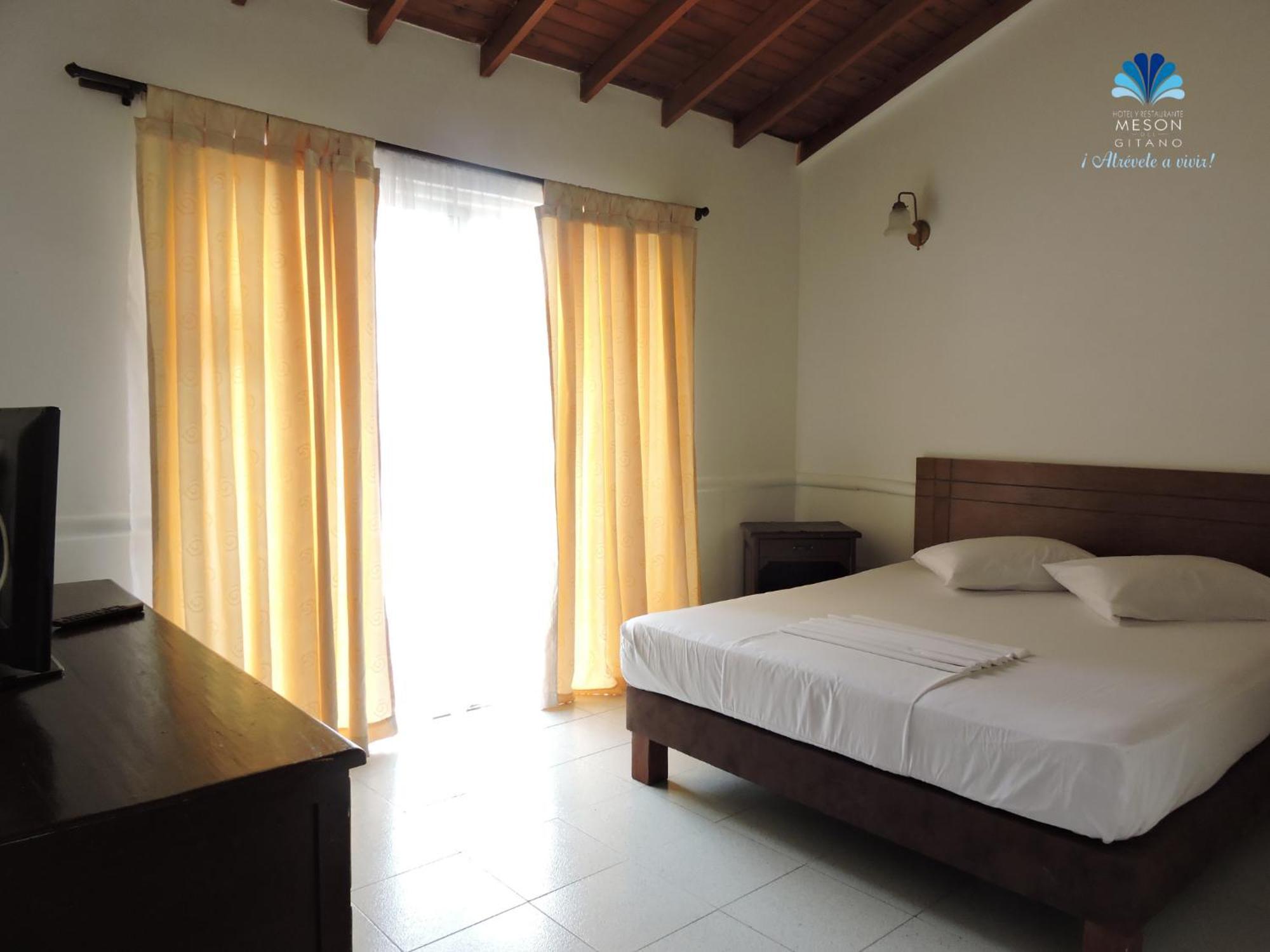 Hotel Y Restaurante Meson Del Gitano Caucasia Room photo