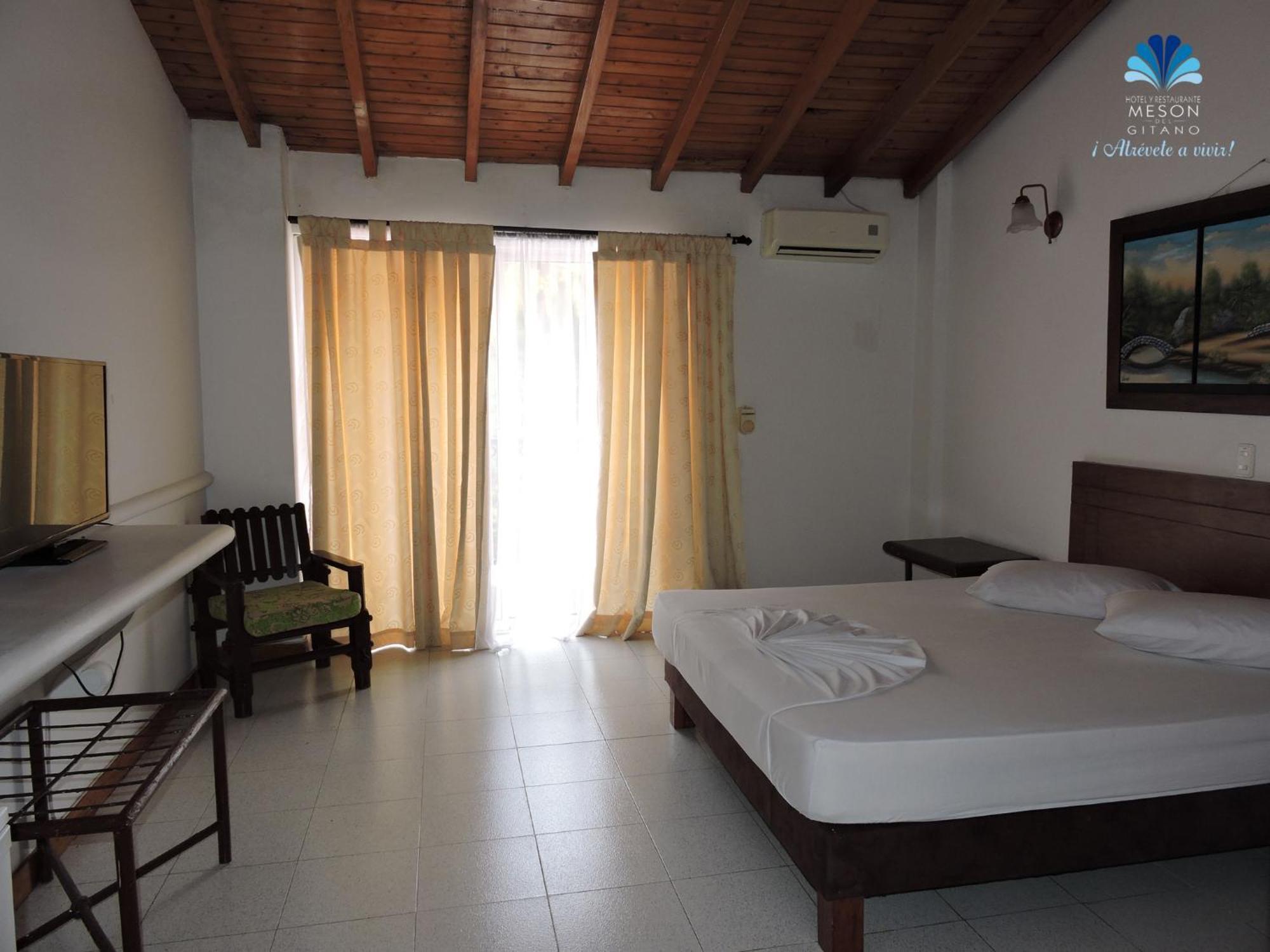 Hotel Y Restaurante Meson Del Gitano Caucasia Room photo